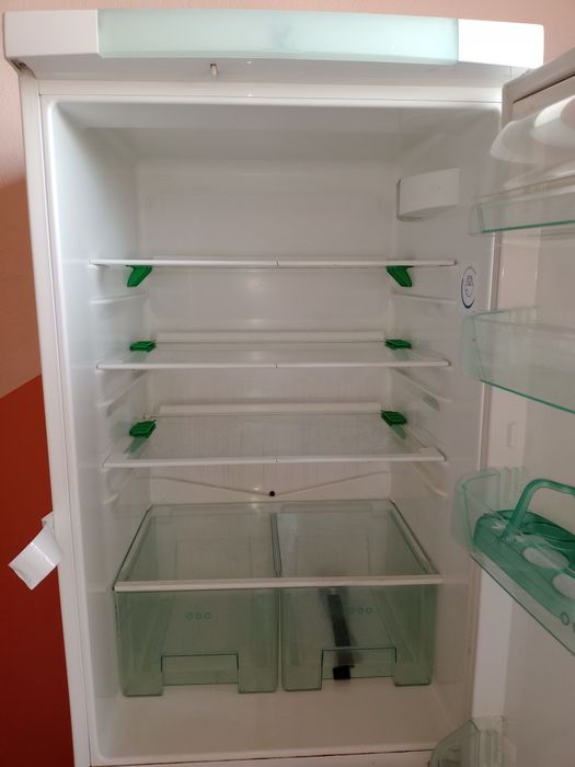 Хладилник с фризер Електролукс - работещ ,за ремонт или за части.