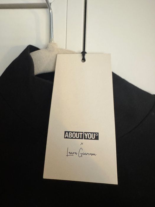 Къса черна рокля памук с гол гръб ABOUT YOU x Laura Giurcanu