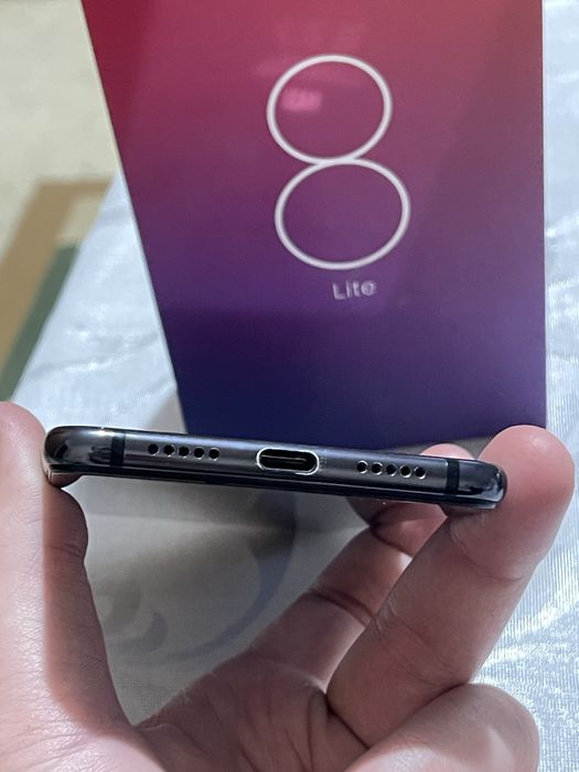 Mi 8 lite 64 гб.