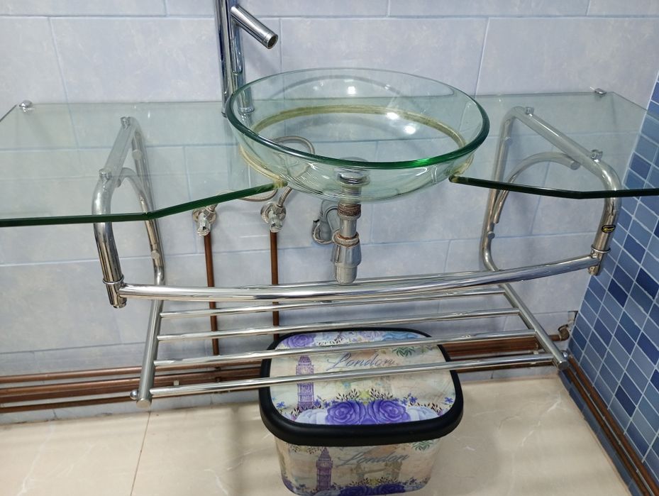 Chiuveta de sticla pentru baie