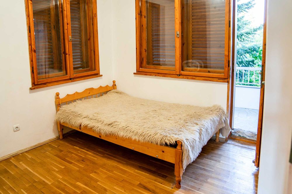 Продава се бутикова къща във вилната зона на с.Големо Бучино, Перник