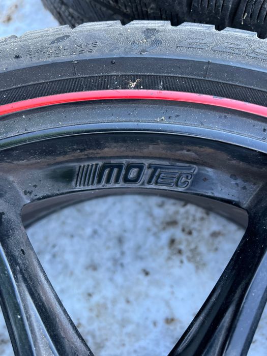 Jante motec R18.