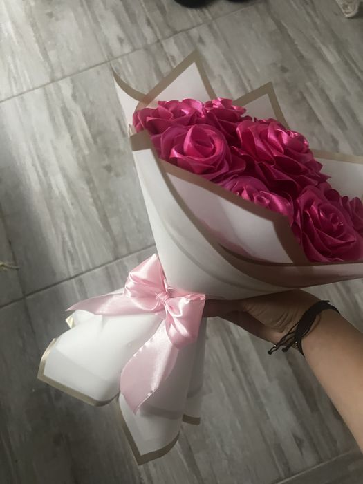 Buchet trandafiri satin 9