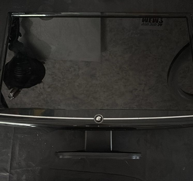 Продам мониторы emachines и Acer в рабочем состоянии