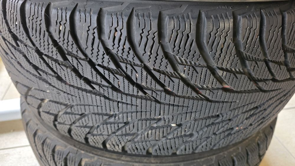 Set 4 pneuri iarna 225 50 R17 - Nokian si Kumho