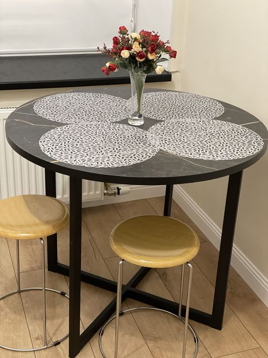 Продается обеденный стол