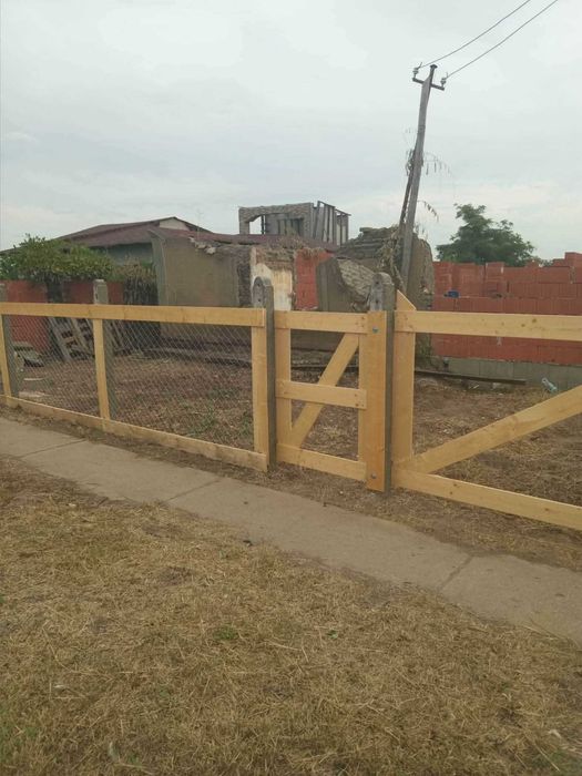 Casă în construcție și teren