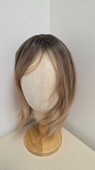 Perucă HAIRCUBE ombre șaten-blond, bob în straturi, sintetică