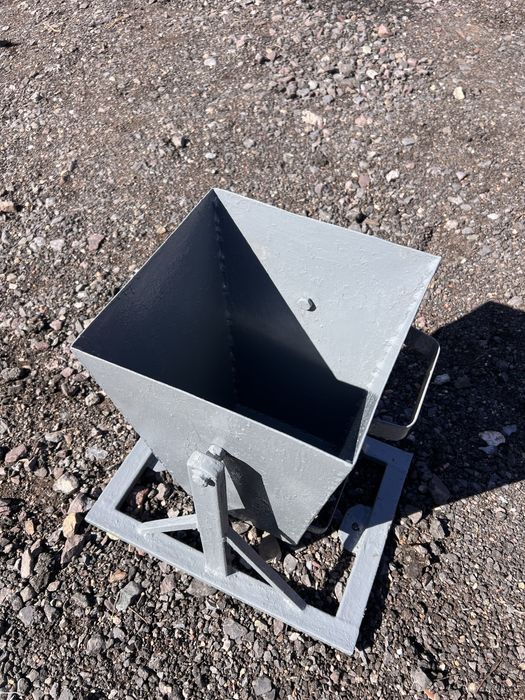 Уличная металлическая урна