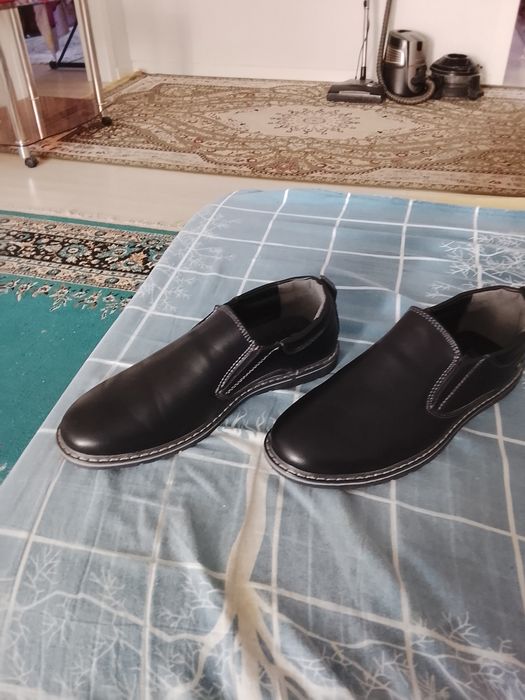 Продам новые детские туфли.