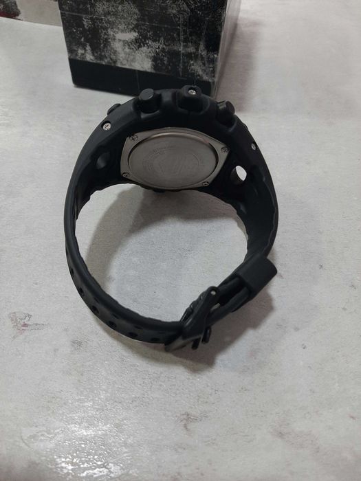 Часовник Casio G-Shock GA-V01