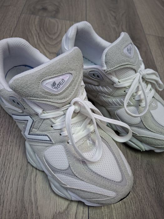 Adidasi New Balance 9060  mărimea 43