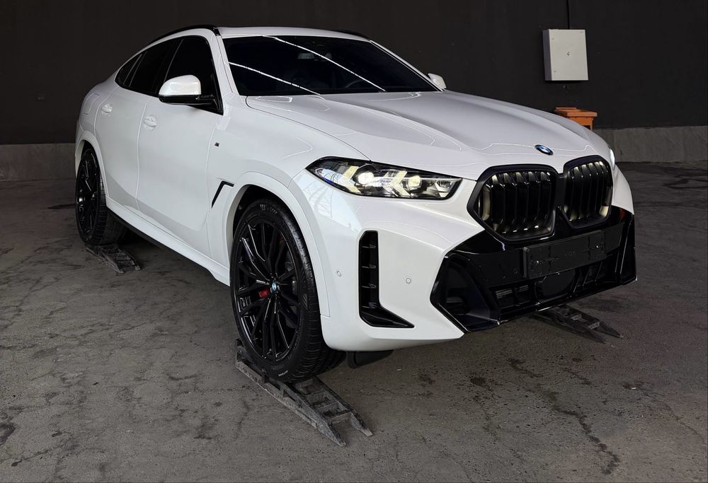 BMW Xl6 xDrive 40i 2025 год