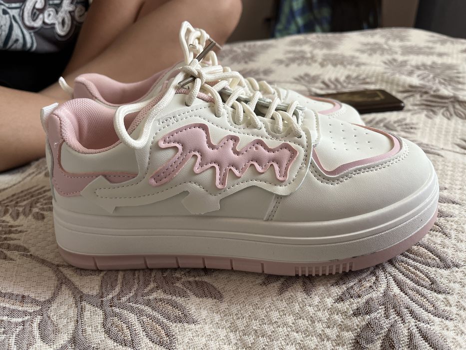 Продаю кроссовки