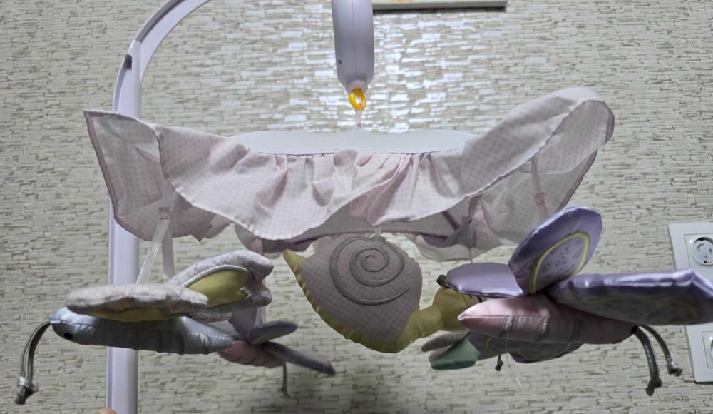 Музикална въртележка с пеперудки за бебе