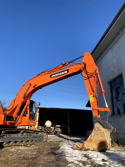 Продается гусеничный экскаватор доосан 225 (doosan)