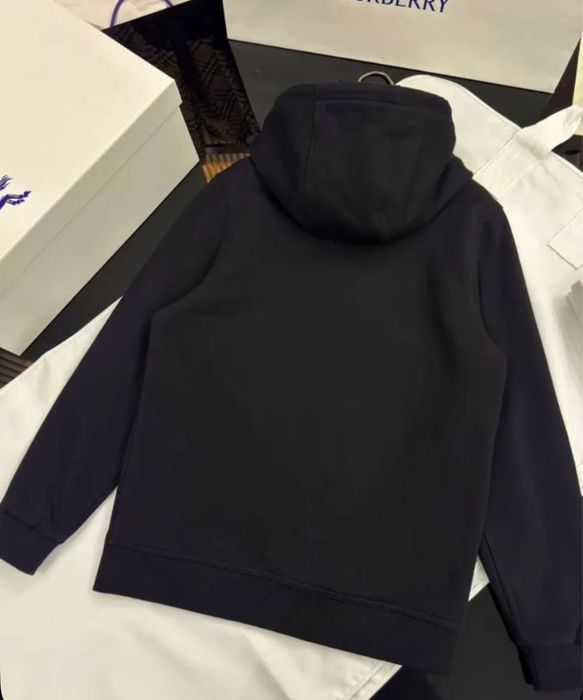 Продам зипку (BURBERRY)