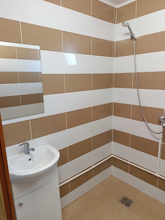 Închiriez doua garsoniere