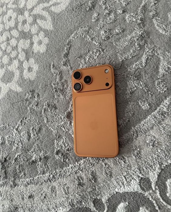 Продам айфон 17 про мах (врутри хр)