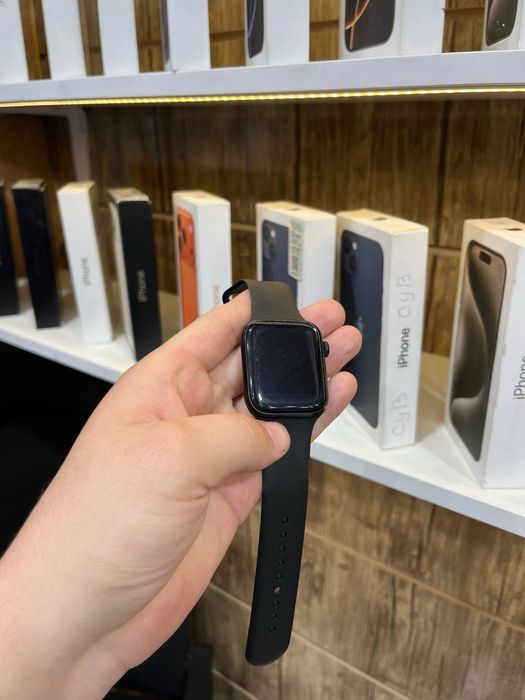 iWatch  Se  2