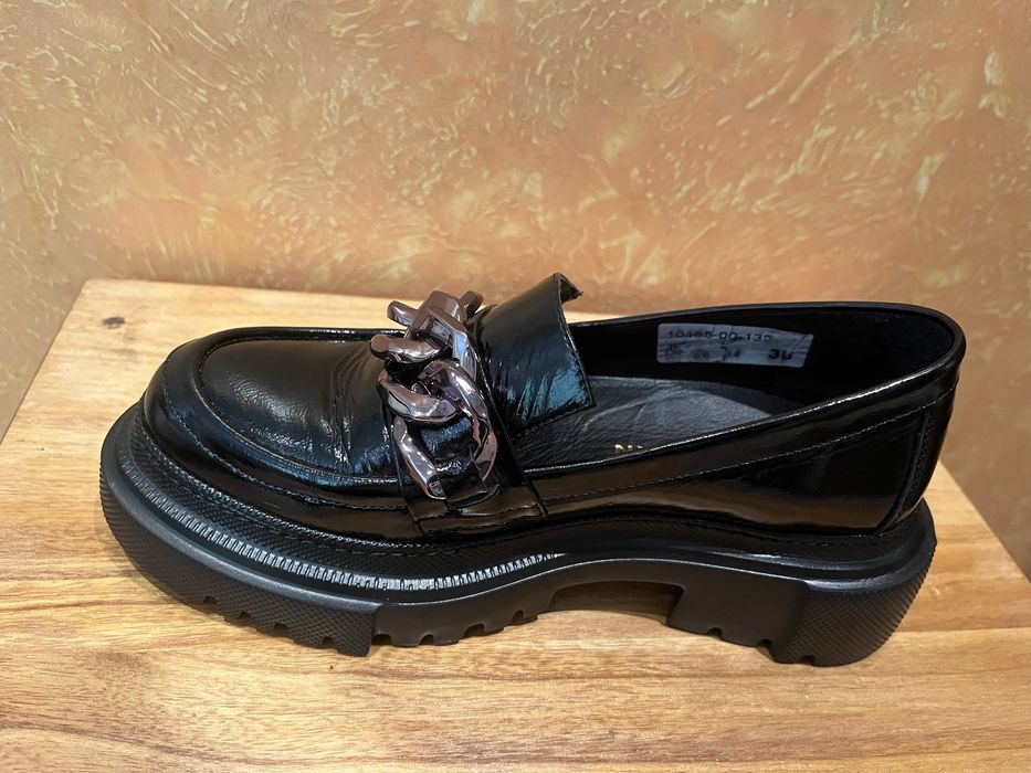 Обувки от естествена  кожа , 38- ми номер.