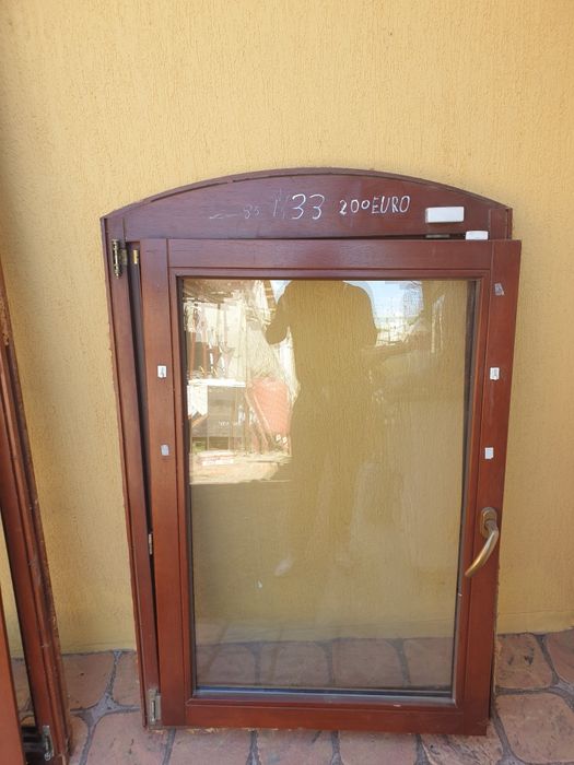 Vand geamuri și usi