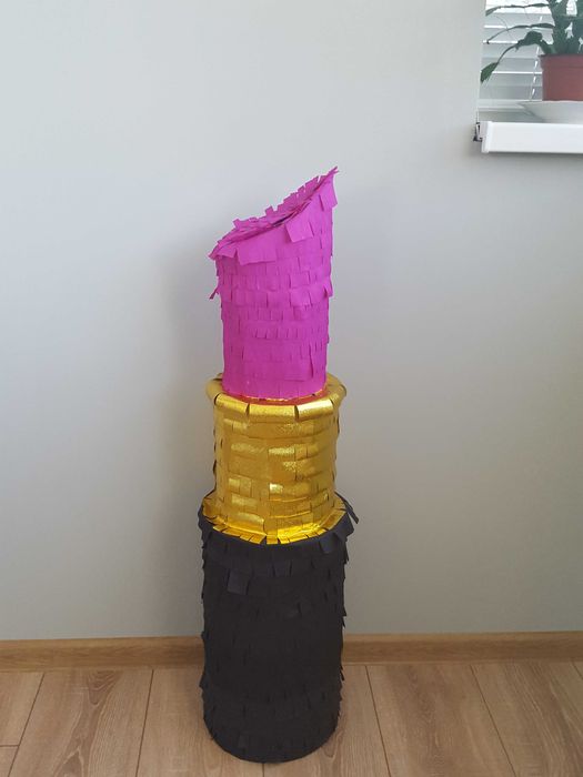 Ново! 3D пинята Червило