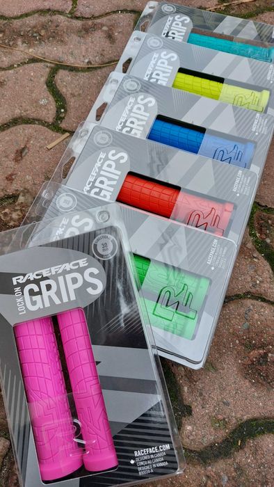 Mansoane Race Face Grippler Lock-On 30mm Grips - diferite culori