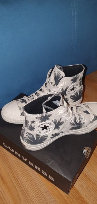 Vând Converse mărimea 37.5