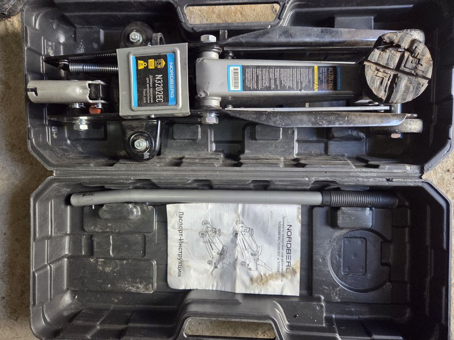 Домкрат и Компрессор автомобильный