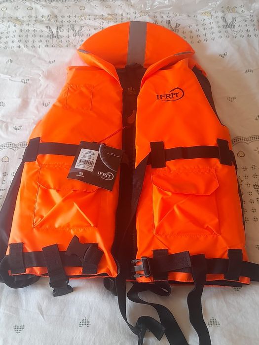 Продам спасательный жилет