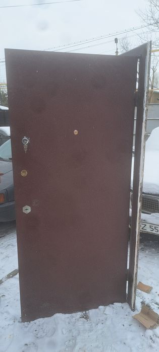 Продам Двери б/у