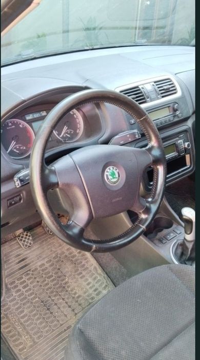 Vând Skoda Roomster