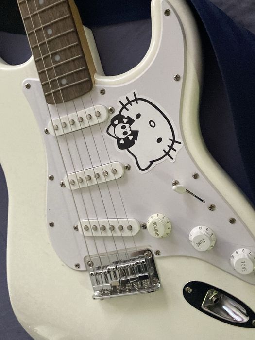 Комплект - електрическа китара Fender Stratocaster