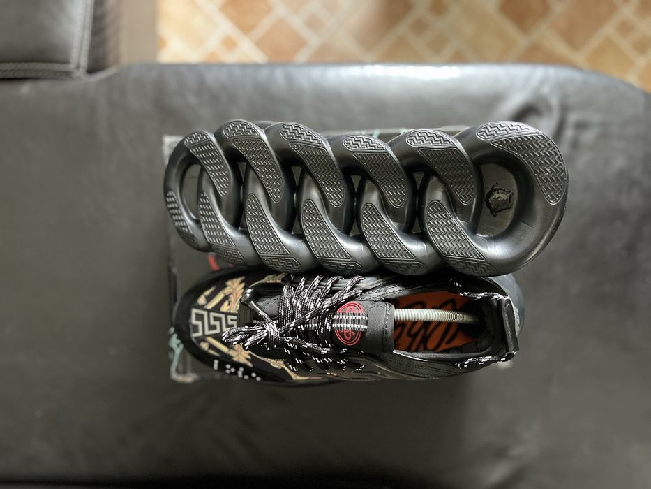 Versace chain reaction