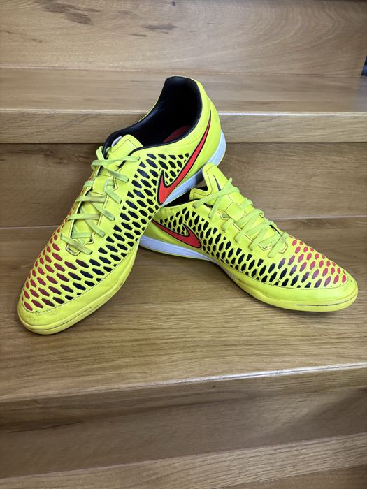 Обувки за футбол Nike