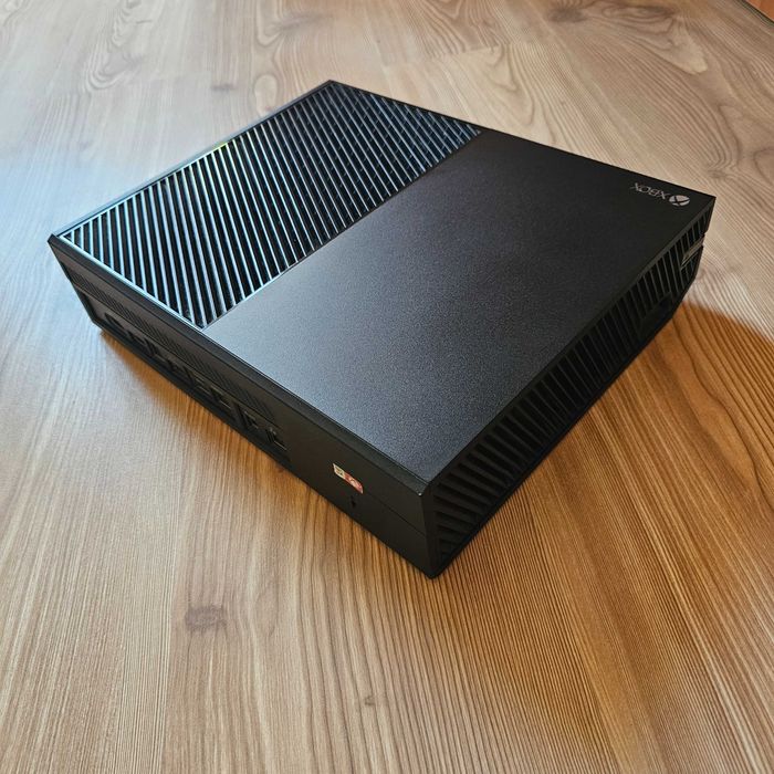 Нов XBOX ONE 1TB + 2 джойстика + 3 топ игри, PS5 PS4 PlayStation 4 5