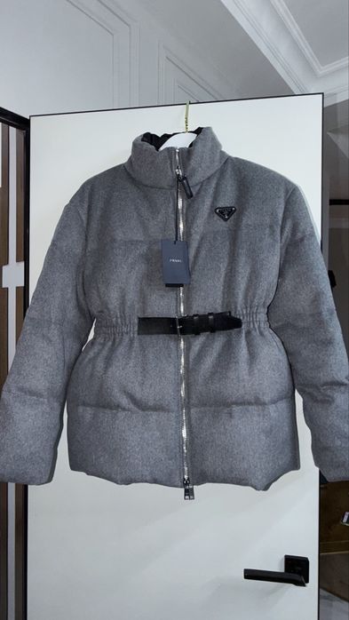 Продам зимний пуховик Prada