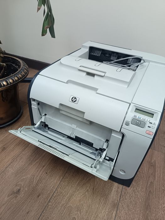 Цветной принтер HP Color laser jet CP2025