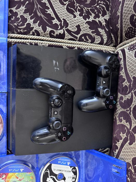 Продам SONY PlayStation 4