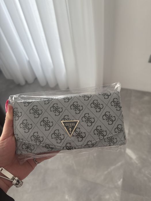 Vand portofel Guess nou tip plic