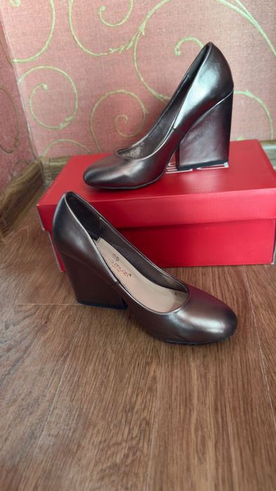 Туфли женские ..