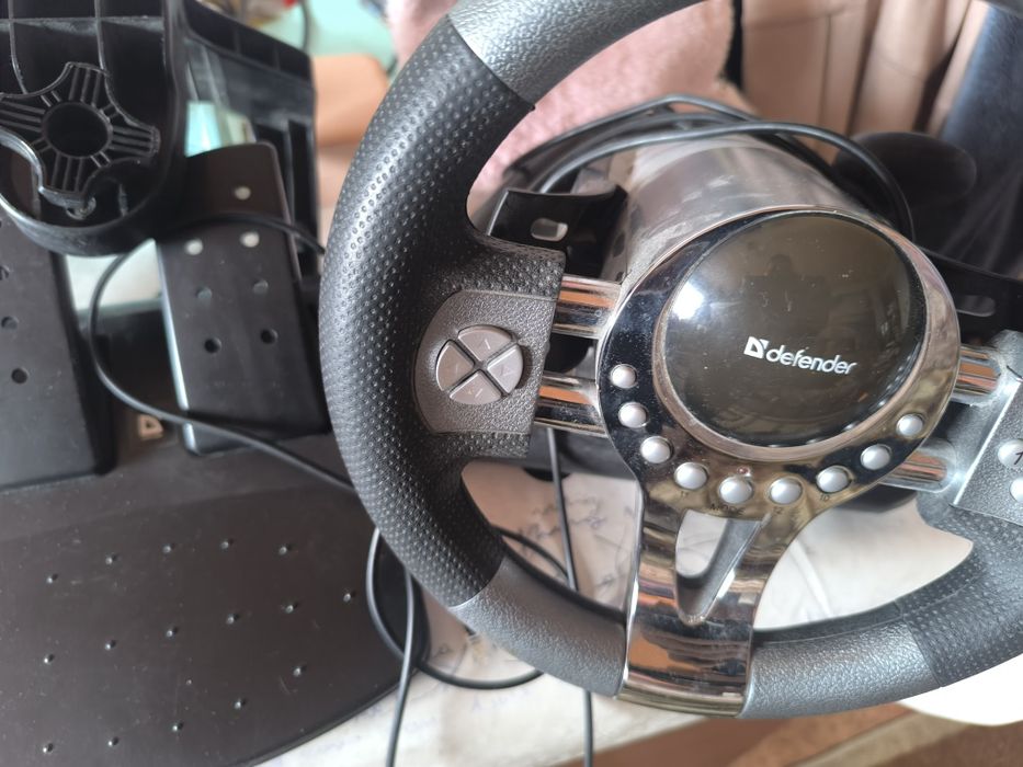 Продам игровой руль работает