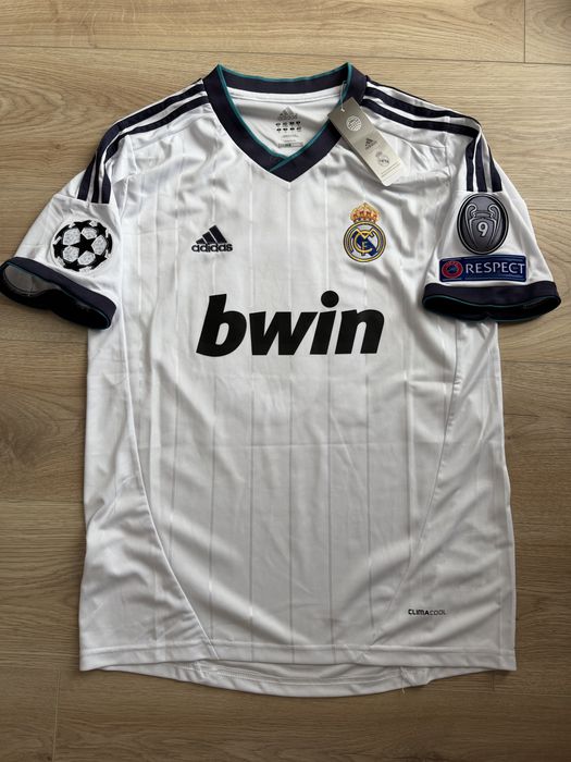 Tricou de fotbal Real Madrif Mesut Ozil Adidas marime M nou cu eticheta