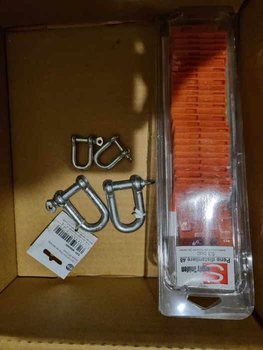 Triunghi auto,prezoane,piulite auto,stingator,chei tractare