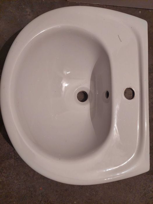 Продавам бяла мивка за баня "Фаянс" с размери 55/47/17