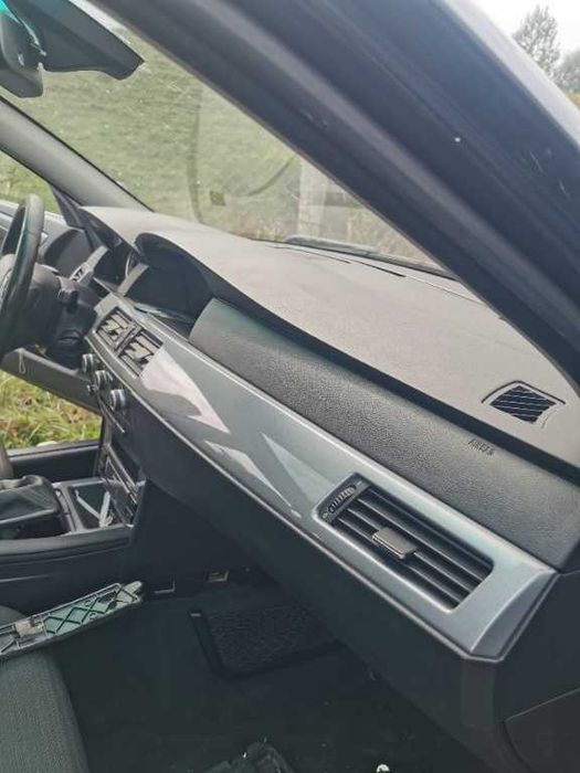 Plansa bord BMW seria 5 E60 E61 Facelift start/stop neagra impecabila airbag pasager piese dezmembrez