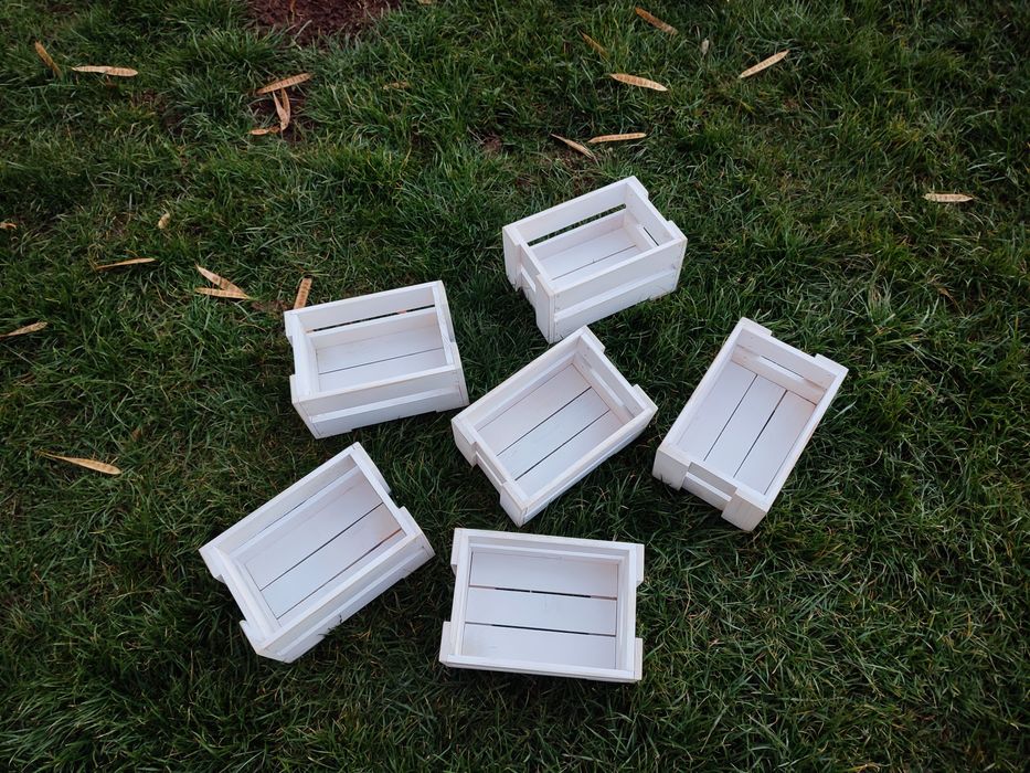 Дървени щайги с боя