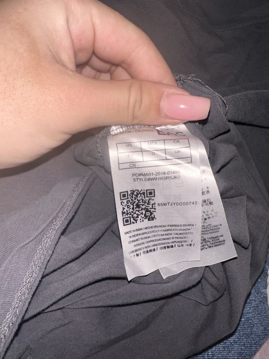 Дамски дрехи  – горнища, спортна рокля и тениска