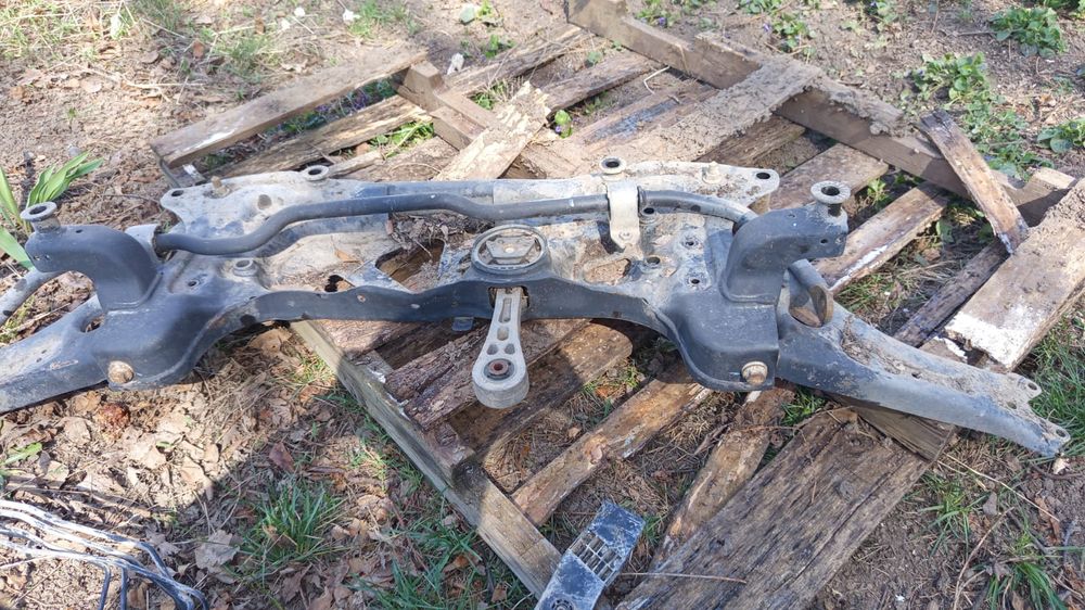 Продам подрамник и ступицу